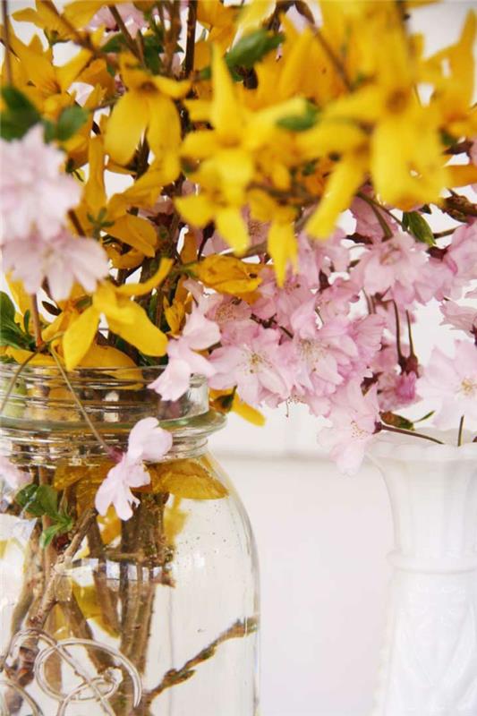 koristeet kevään kukat värilliset pöytäkoristeet