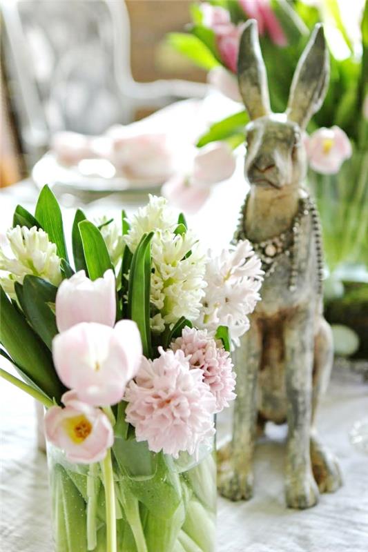 koristeet kevään kukat pääsiäiskoristeet pöytäkoristeet
