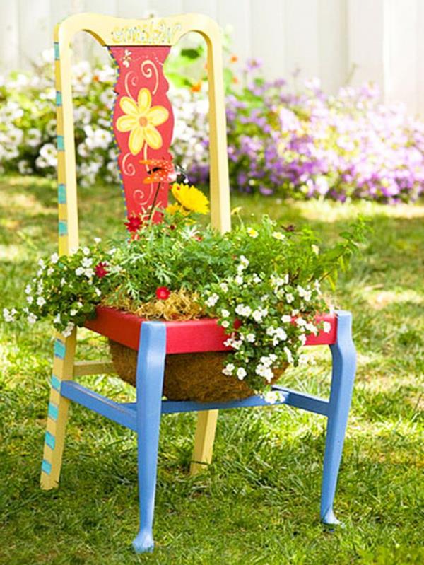 deco -ideoita puutarha puinen tuoli pesä kukkia