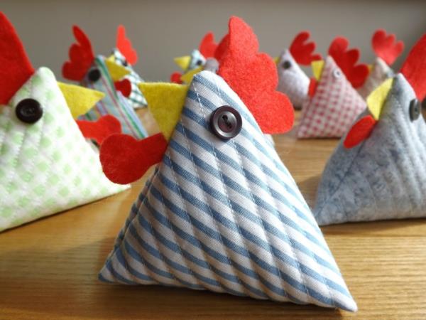 deco -ideoita pääsiäiskanan ompelupainikkeiden koristeluun
