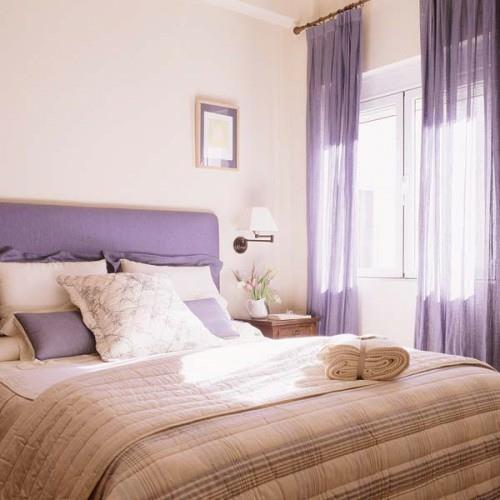 koristeelliset verhot kirkkaan violetit värit makuuhuoneen idea