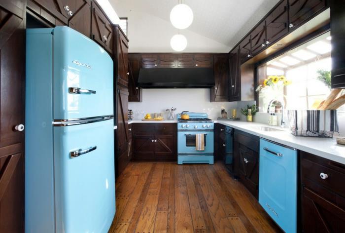 design jääkaappi retro malli vaaleansininen puulattia keittiö design auringonkukat
