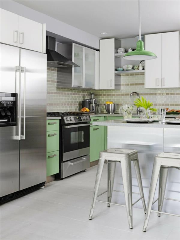 design jääkaappi hopeanvihreä keittiökaapit mosaiikkilaatat valkoiset lattialaatat