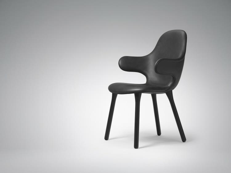 designtuolit Catch Chair & Tradition mustat tuolin jalat