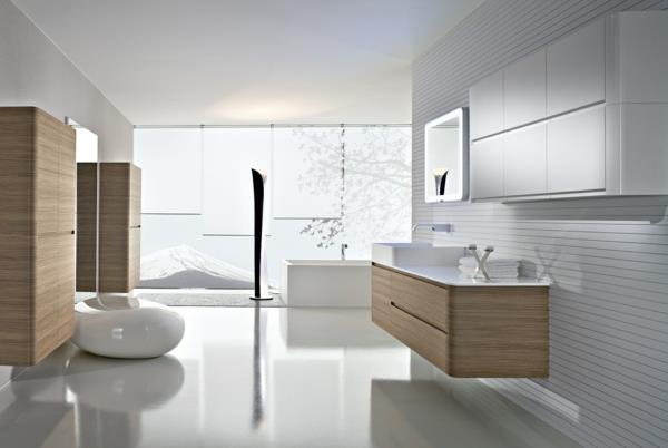 design -kylpyhuone vaalea puunvalkoinen lattia
