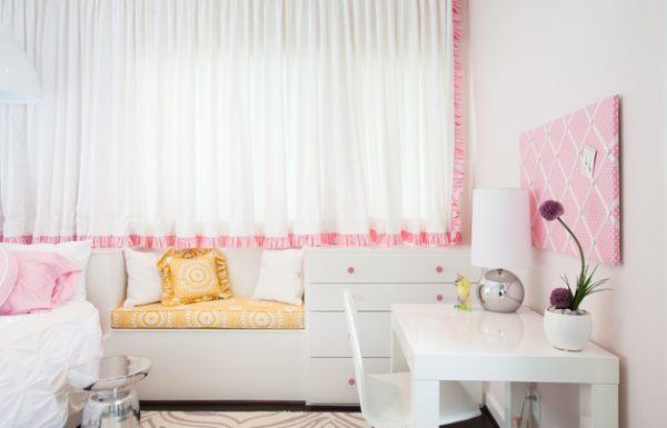 suunnittelija toimisto parsons työpöytä valkoinen työ nurkka herkkä vaaleanpunainen sänky sohva