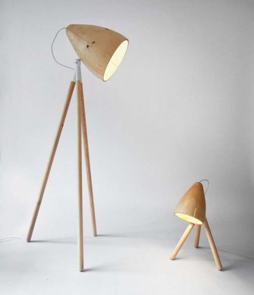 design -lattiavalaisimet vaaleasta puusta