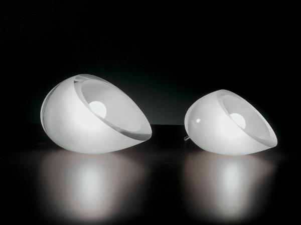 suunnittelijalamput, jotka on valmistettu tekopolymeeripussista pentalasista pöytävalaisimista