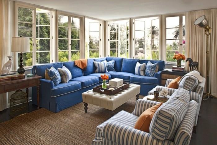 design -sohva sininen ja iso