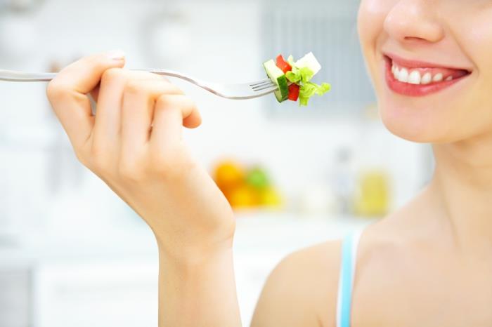 detox -hoito terveellinen laihtuminen Valmista tuoreita salaatteja