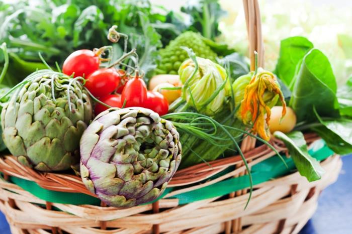 detox -hoito terveellinen syöminen tuoreet vihannekset tomaatit kurpitsat lehtivihannekset artisokat