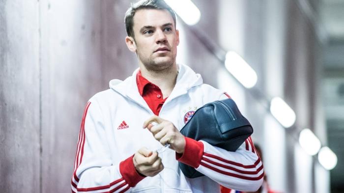 Saksalainen jalkapalloilija maalivahti Manuel uusi IFFHS -palkinto