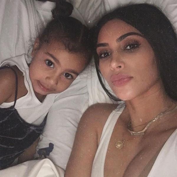 pikkuinen ja Kim Kardashian
