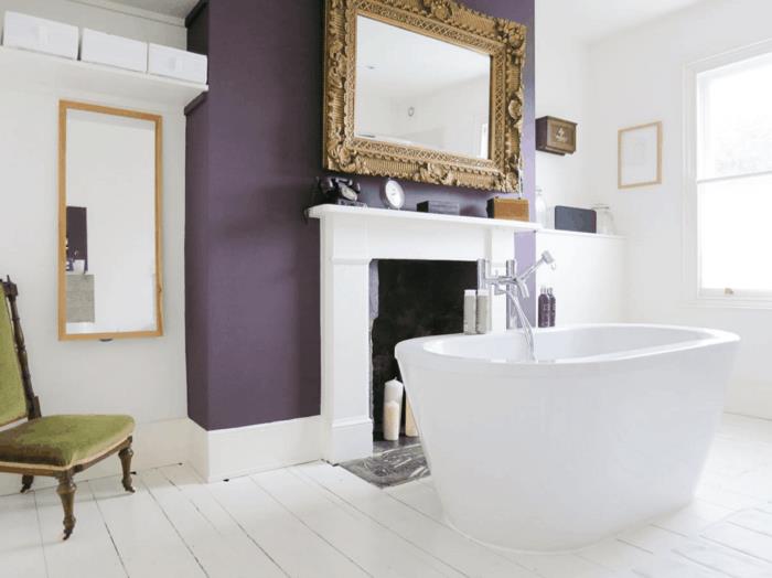 väri violetti kylpyhuoneen aksentti seinä vapaasti seisova kylpyamme lankku lattia