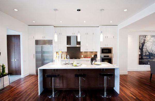 suunnittele keittiö uudelleen valkoiset sisäänrakennetut huonekalut moderni tumma lattia