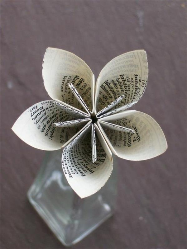 DIY -sisustusasunto tekee kukkia paperista ja laittaa maljakkoon