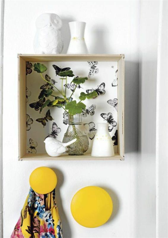 DIY -sisustusideoita käytävän seinähyllyn perhoskoukulle