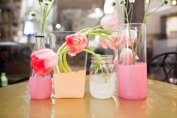 DIY -ideoita käsityöideoita pastellivärit maljakot lasit vaaleanpunaiset tulppaanit