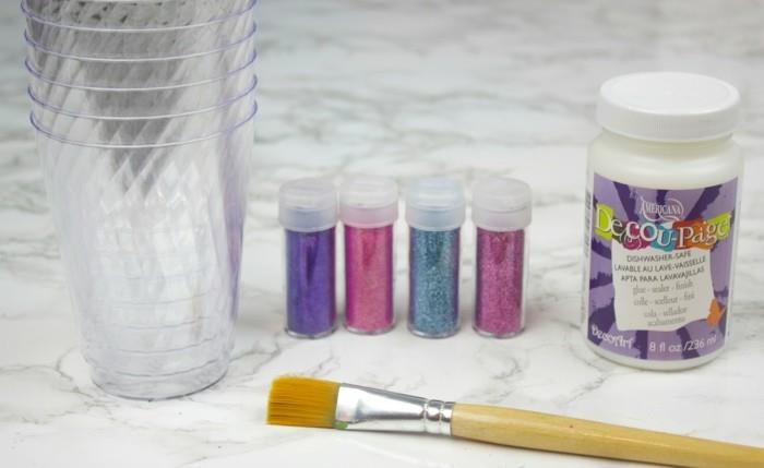DIY -lahjat DIY -ideat leikkausideoita henkilökohtaisten lahjojen jäsentäminen henkilökohtainen glitter -mukilasi 3
