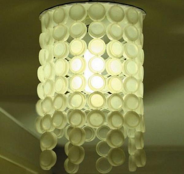 DIY lampun pullon korkki kattokruunu
