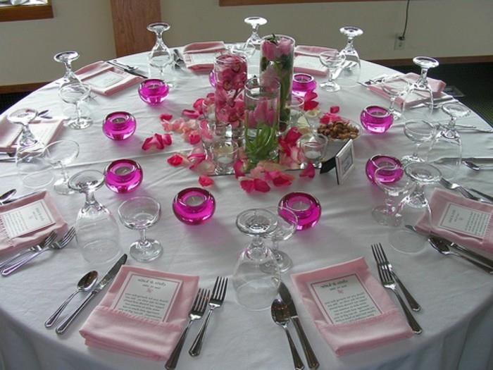 DIY -pöydän sijoittelut vaaleanpunaisella