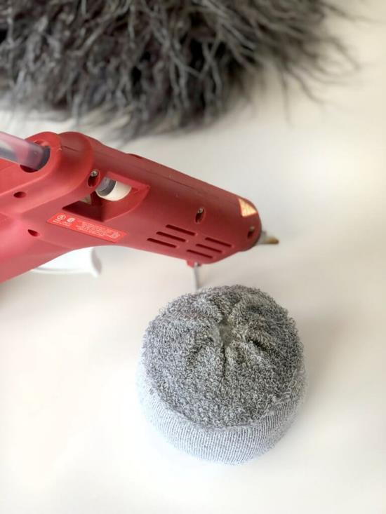 diy -joulukoristeet koristavat vanhoja sukkia