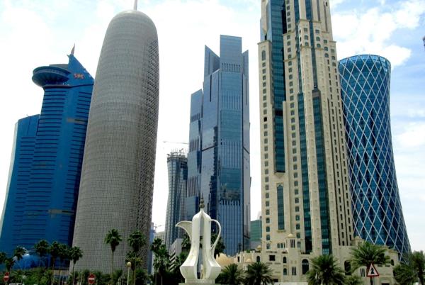 doha qatar arkkitehtuuri pilvenpiirtäjä