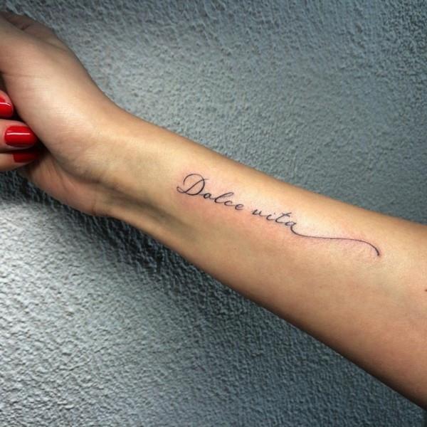 dolce vita tatuointi fontti idea ranne käsivarsi