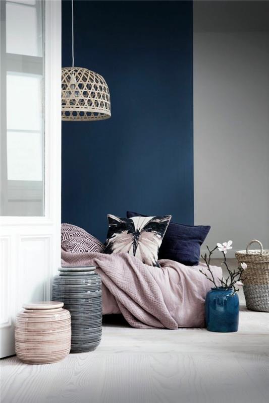 tummansininen seinämaali laventeli päiväpeite makuuhuone värit ideoita