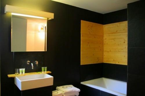 tummat kylpyhuoneen suunnitteluideat musta seinäpäällyste