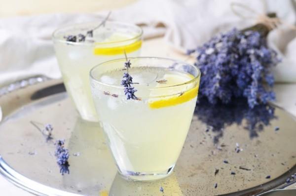 janoa sammuttava limonadi laventelin kanssa