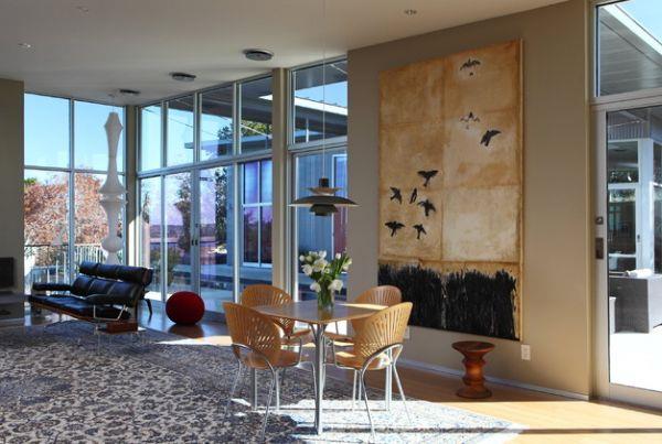 eames saksanpähkinä jakkara ja ellipsi sohvapöytä moderni seinätaide lintujen kanssa