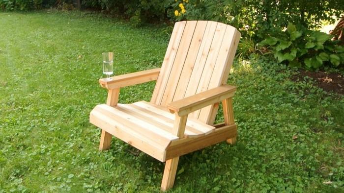 uusi puinen tuoli