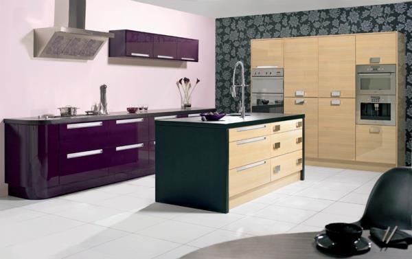asennetut keittiöt kuvioidut seinät kukka violetti korkeakiiltoiset kaapit