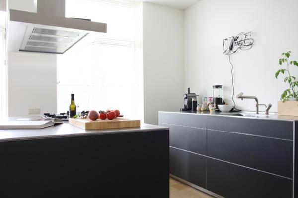 asunto, jossa keinu minimalistinen keittiö suunnittelu tilava keittiö työtaso