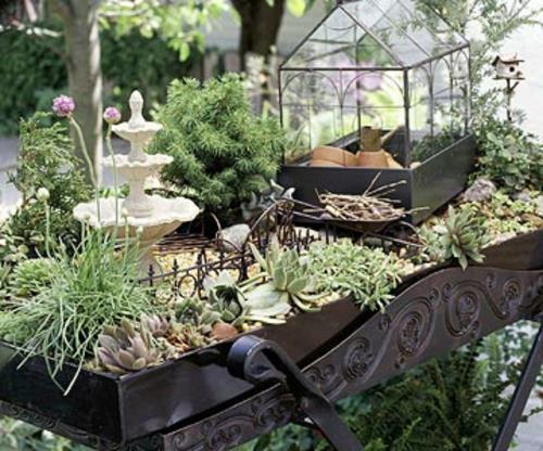 suunnittele mini puutarhan takorauta -alusta koristeellinen suihkulähde
