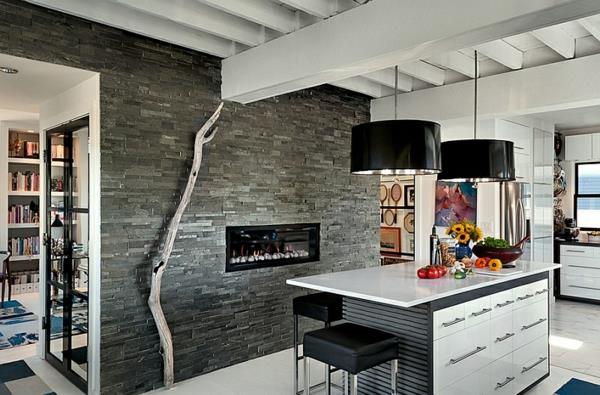 sisäänrakennettu takka keittiön seinän suunnittelu kiiltävät riippuvalaisimet