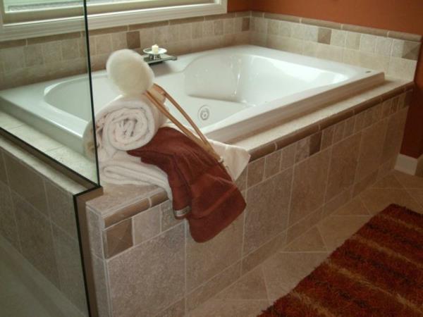 sisäänrakennettu kylpyamme laatta kylpyhuone laatta seinälaatat