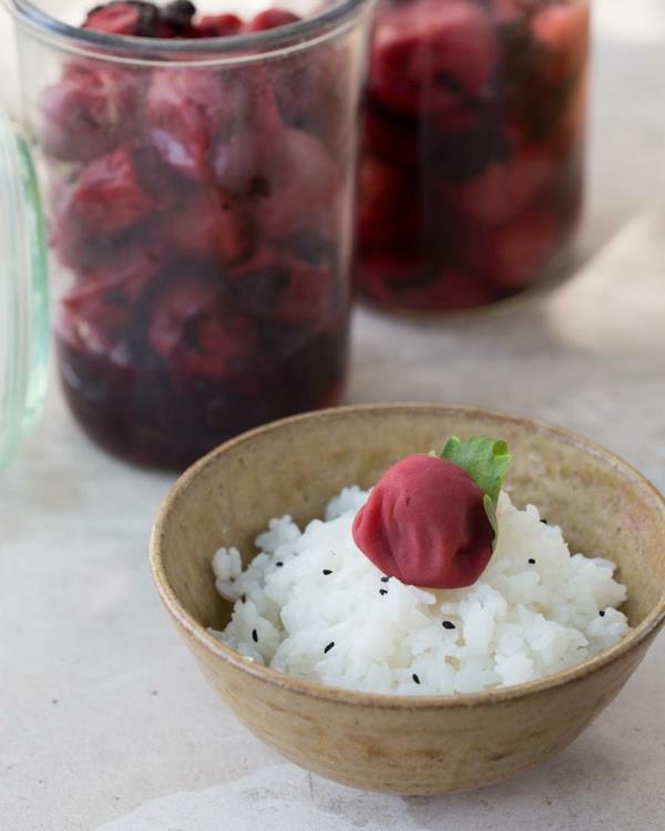 marinoitu umeboshi -luumu puhdistaa kehon