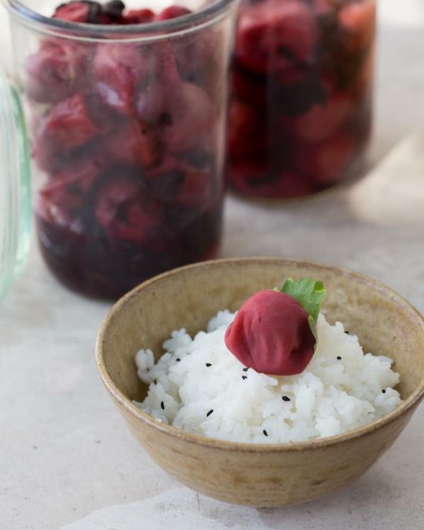 marinoitu umeboshi -luumu puhdistaa kehon