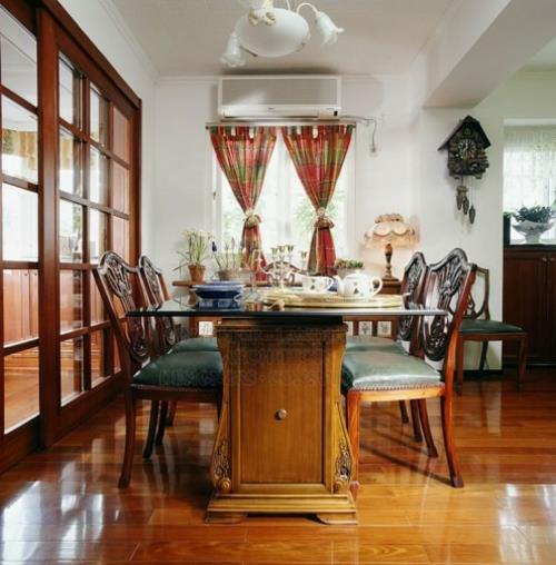 sisustus ruokasali itämainen puu lasiovi puulattia vintage huonekalut