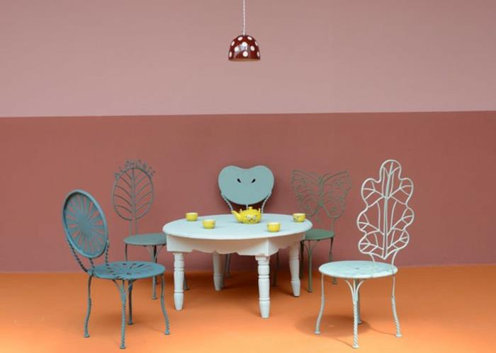 lastenhuoneiden kalustus Agnès Emery takorautatuolit pyöreä pöytä