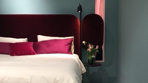 sisustusideoita violetti ja vaaleanpunainen