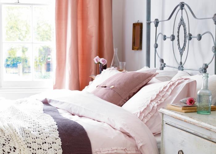 sisustusideoita makuuhuone romanttinen ilme tuoreet verhot kauniit vuodevaatteet