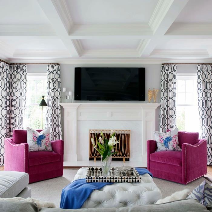 sisustusideoita olohuone violetti nojatuoli verho kuvio tyylikäs matto