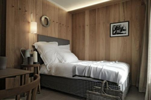 yhden hengen vuode tyylikäs seinäkoristelu makuuhuone alkuperäinen viihtyisä aitoa puuta