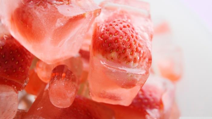 kesäreseptit jääpala -astiakuutiot mansikka