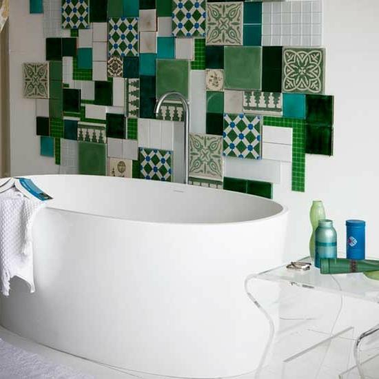 eklektinen mosaiikki vihreä tilkkutäkki laatta kylpyamme