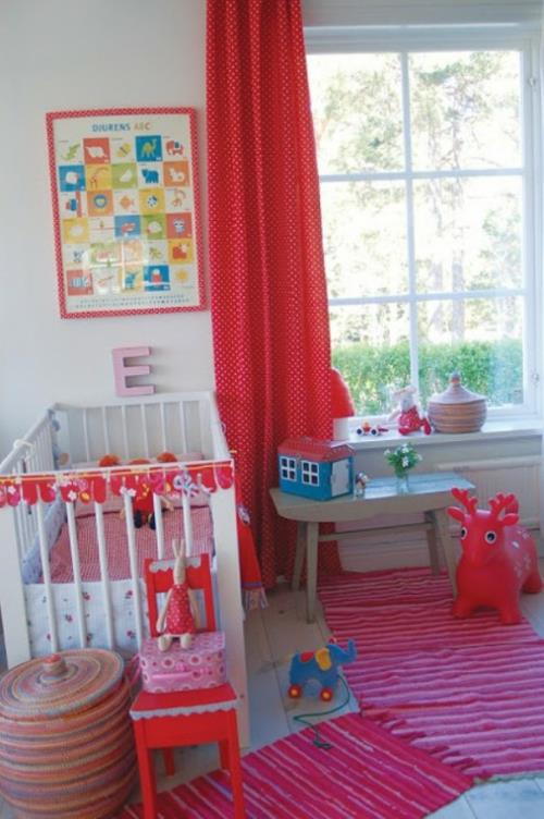 eklektinen vauvan huoneen sisustusideoita punainen