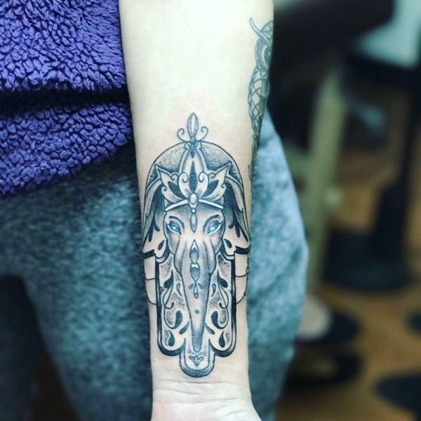 norsu hamsa tatuointi kyynärvarren